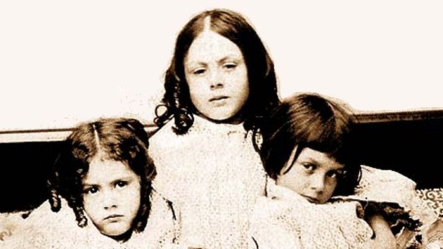 Alice Liddell With Her Sisters Edith And Lorina